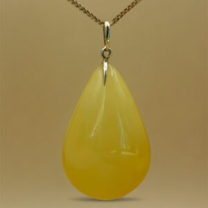 Wisior z naturalnego mlecznego bałtyckiego bursztynu